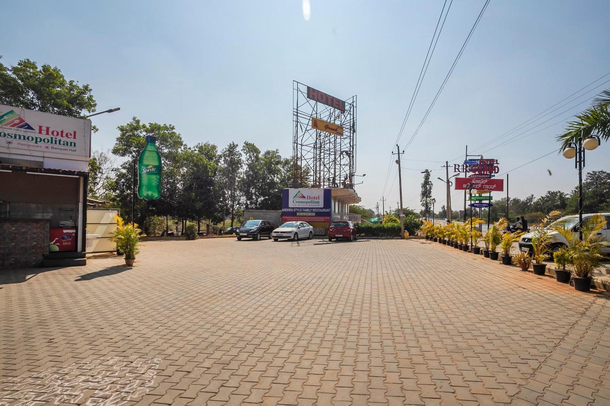 Collection O Cosmopolitan Hotel Devanahalli Exterior photo